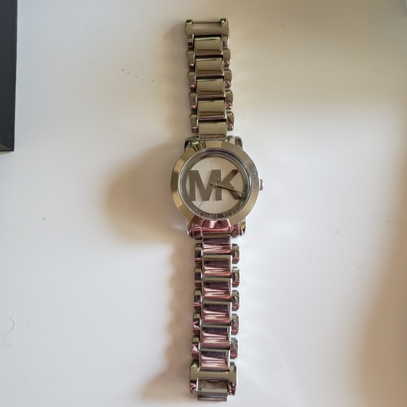Silver Michael Kors watch - Picture 2 of 5